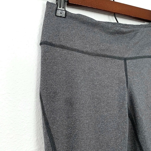 Z by Zella Gray Mesh Panel Crop Capri Leggings - Picture 4 of 8